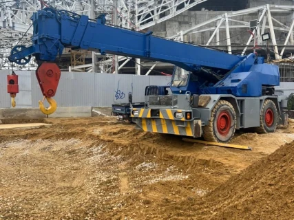 Короткобазный авотокран Тадано 25 тонн